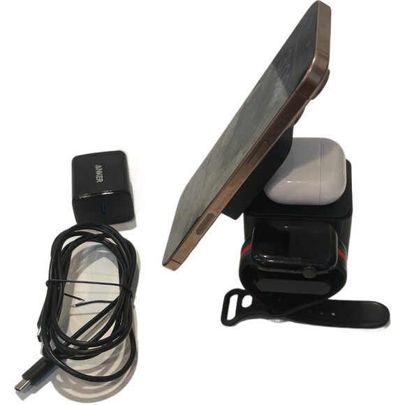 Anker 3-in-1 Cube Magnetic Charging Station Qi2 Charging+ 40W Charger for Apple - Picture 3 of 8